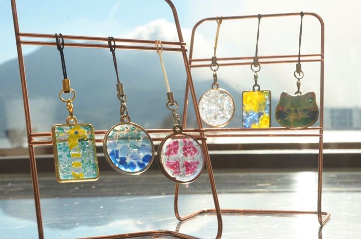 「切子かけらの細工」（体験料1000円、所要時間約30分）