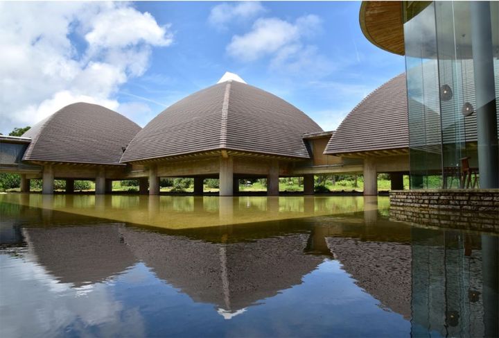 「田中一村記念美術館」3棟ある展示室は奄美の高倉をイメージ