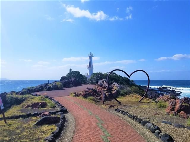 「長崎鼻」と「薩摩長崎鼻灯台」