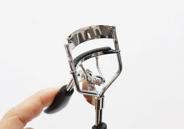 ダイソー アイラッシュカーラー（スプリングタイプ）