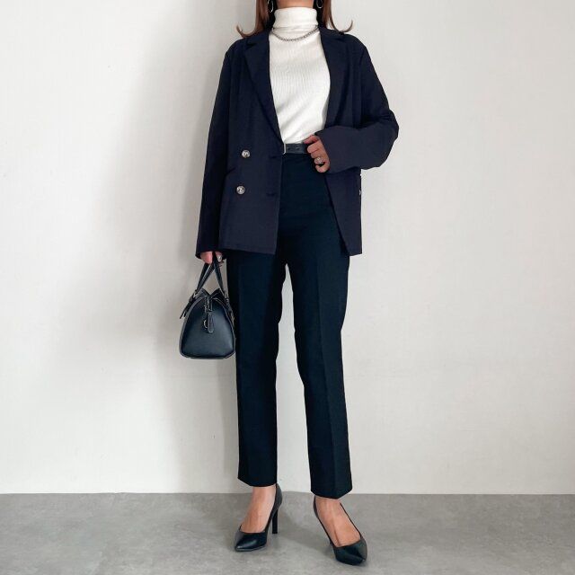 ユニクロ メリノリブタートルネックセーター OFF WHITE OKコーデ シンプルでキレイめならセットアップコーデ