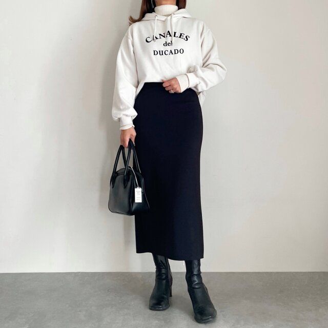 ユニクロ メリノリブタートルネックセーター OFF WHITE OKコーデ パーカーをレイヤードしたコーデ