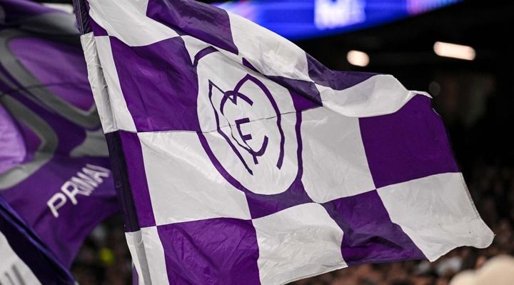 2000億円のスター軍団、たった200キロの移動に飛行機を使って25分で移動