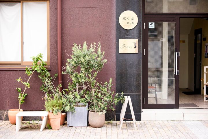 季節を楽しめる素朴なフランス菓子をおみやげに♪隠れ家のようなカフェ「Bion（日音）」