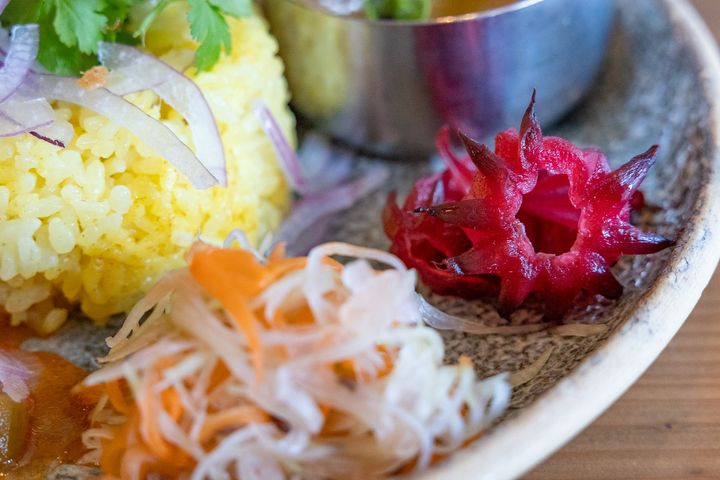 キュッとした酸味が爽やかなローゼルのピクルス