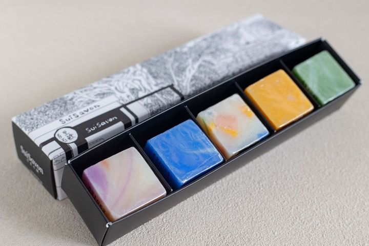 「ボタニカルハンドメイドソープCUBE石鹸」（キューブBOX付）2個入り1200円、3個入り1815円、4個入り2420円、5個入り3025円、8個入り4840円