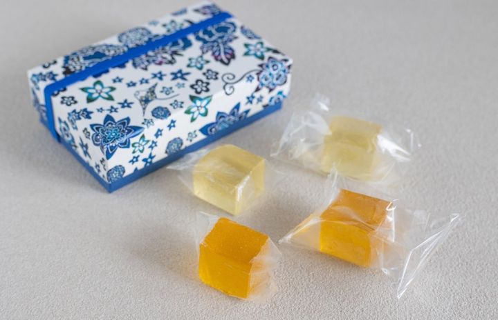 「沖縄紅型小箱【青】」710円