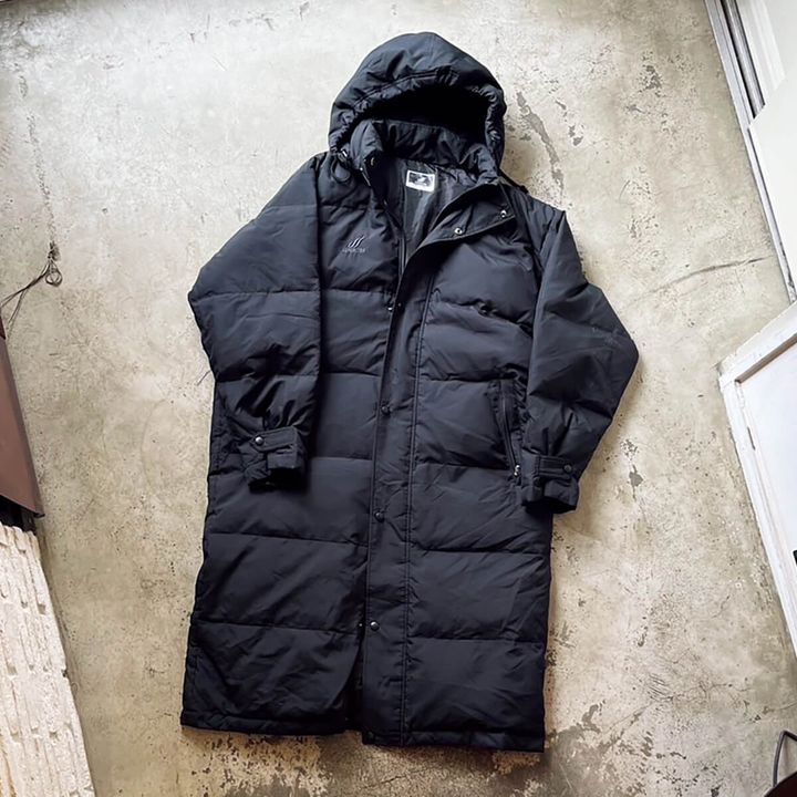 〈ミズノ〉のスポーツ用ベンチコート