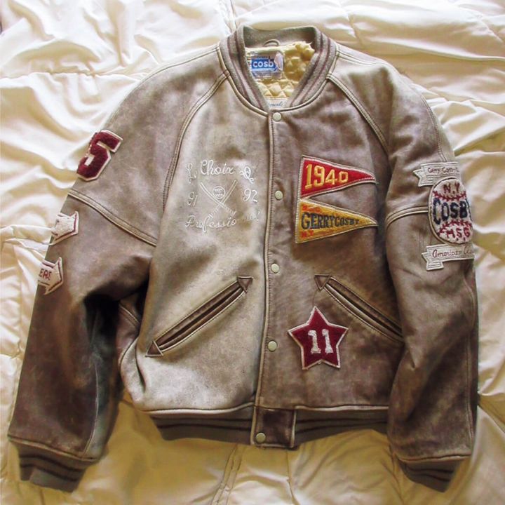 〈ジェリー・コスビー〉のスタジアムジャンパー