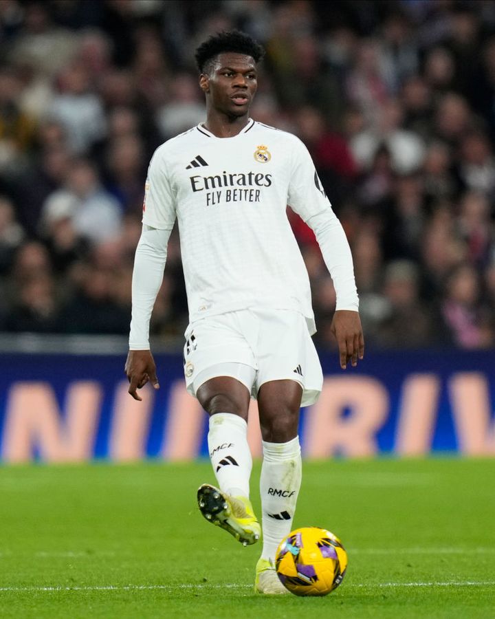 遠藤航も起死回生！「本職ボランチ」ながらセンターバックも高次元でこなす5名