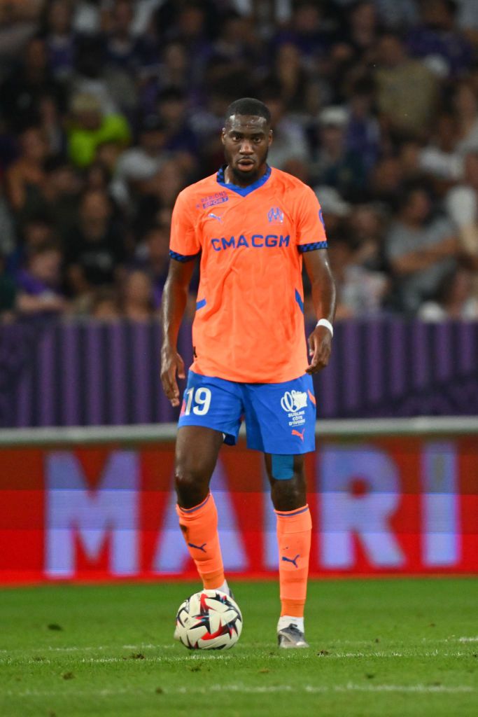 遠藤航も起死回生！「本職ボランチ」ながらセンターバックも高次元でこなす5名