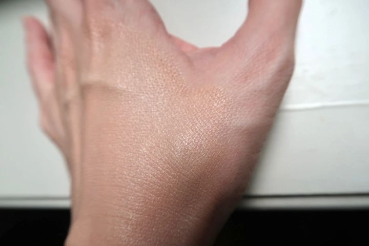 アンドビー ブラックスポンジの使い方 ファンデーション