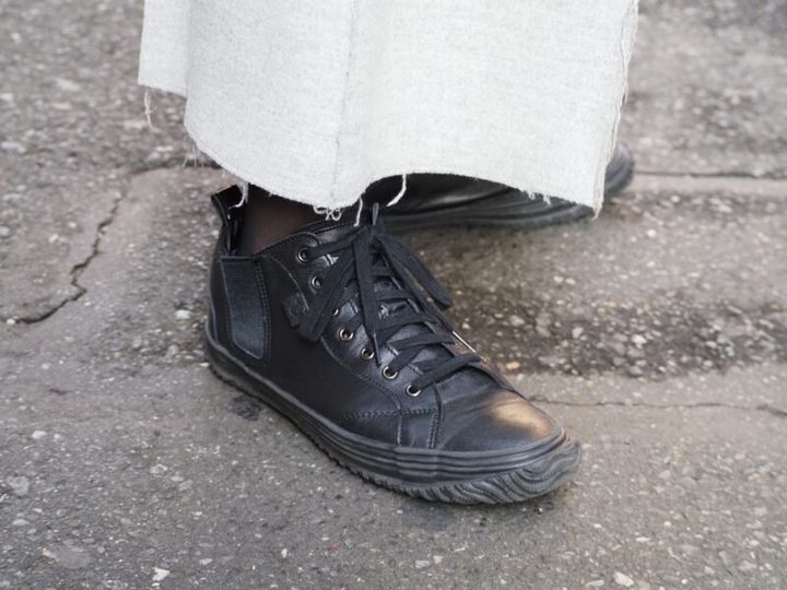 「スピングル」のスニーカー