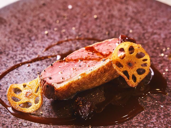 銀座『フレンチバルギンザ by plein』の「合鴨胸肉のロースト ソースビガラード」