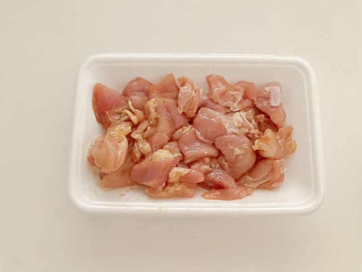 下味をつけた鶏もも肉