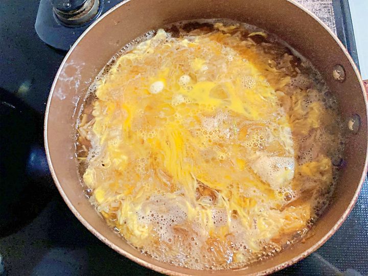 2回目の卵を入れている様子