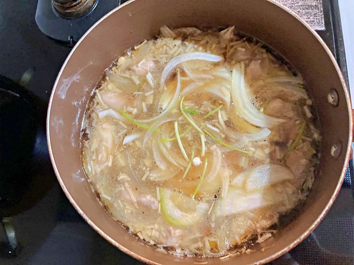 だし汁を加えた様子