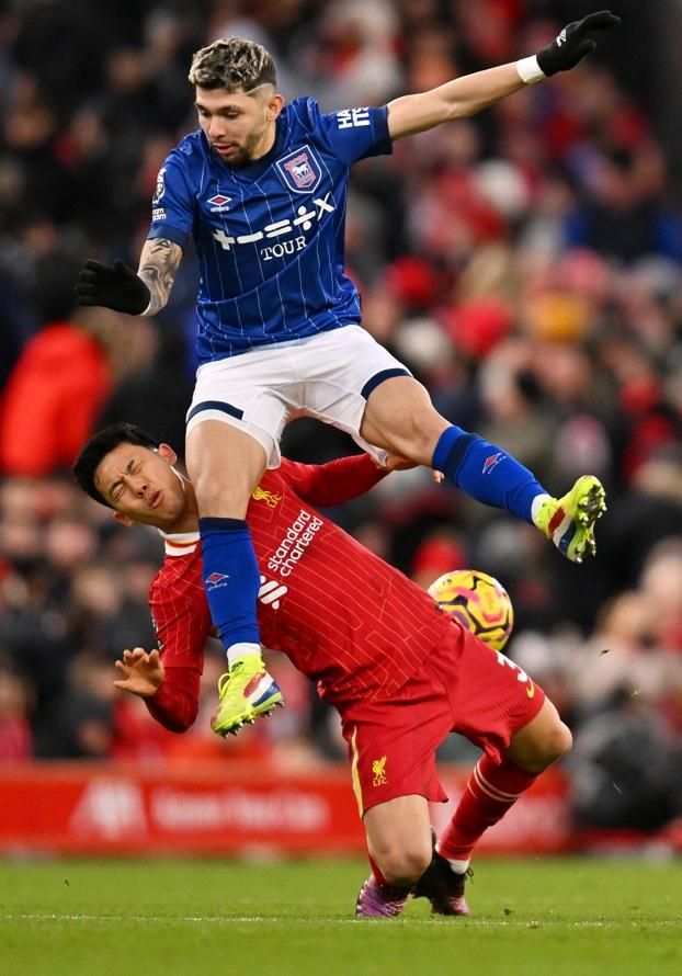 日本代表選手、恐怖の顔面タックルもプレー続行 「彼のメンタルは信じられない」と監督脱帽