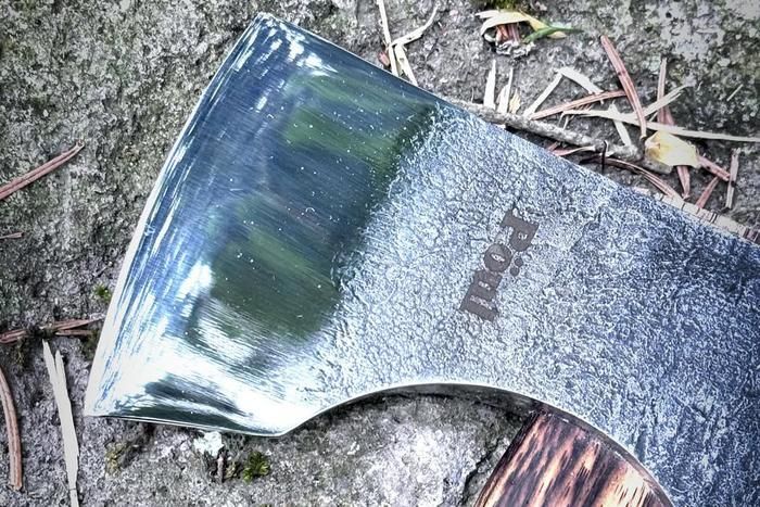Poul ToolsのMini trekking Axe Darkのブレード
