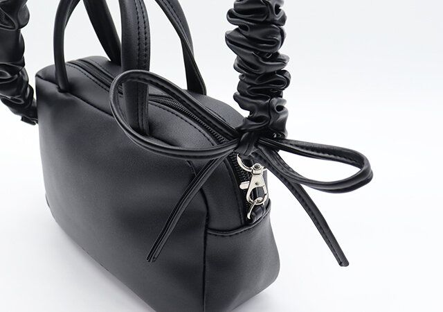 BRILMY ポーチがいらない ズボラに優しい ボストンバッグ BOOK デザイン付録 黒バッグ ショルダーベルト