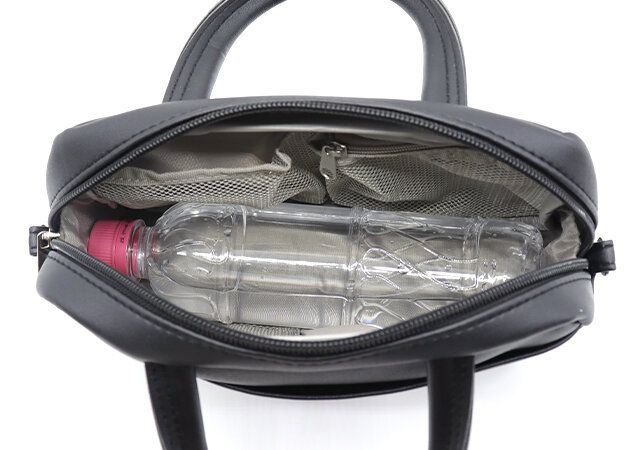 BRILMY ポーチがいらない ズボラに優しい ボストンバッグ BOOK デザイン付録 黒バッグ サイズ感 500mlペットボトル