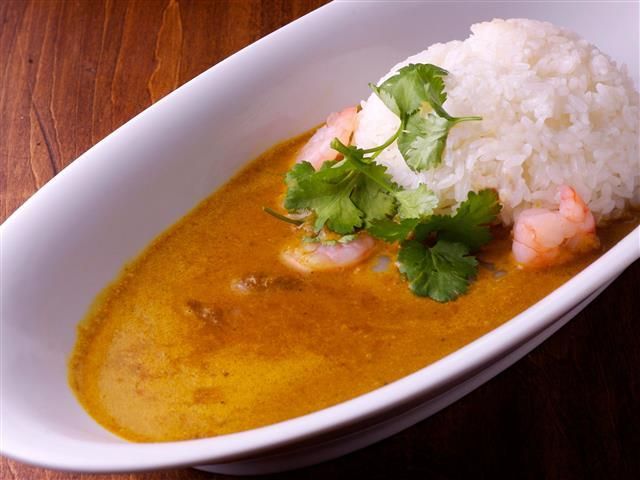 「小海老のココナッツカレー」1210円 ※ランチタイム価格となります。