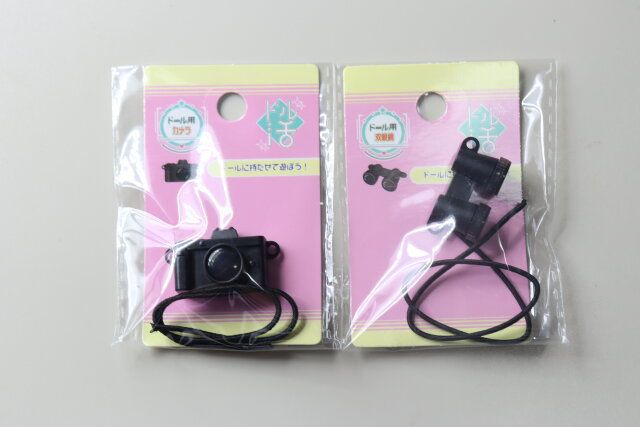 セリアのドール用カメラとドール用双眼鏡のパッケージ