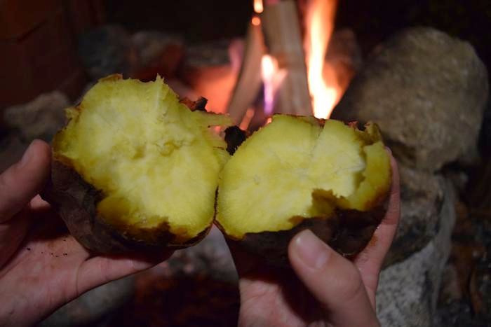 焼き芋を割った様子