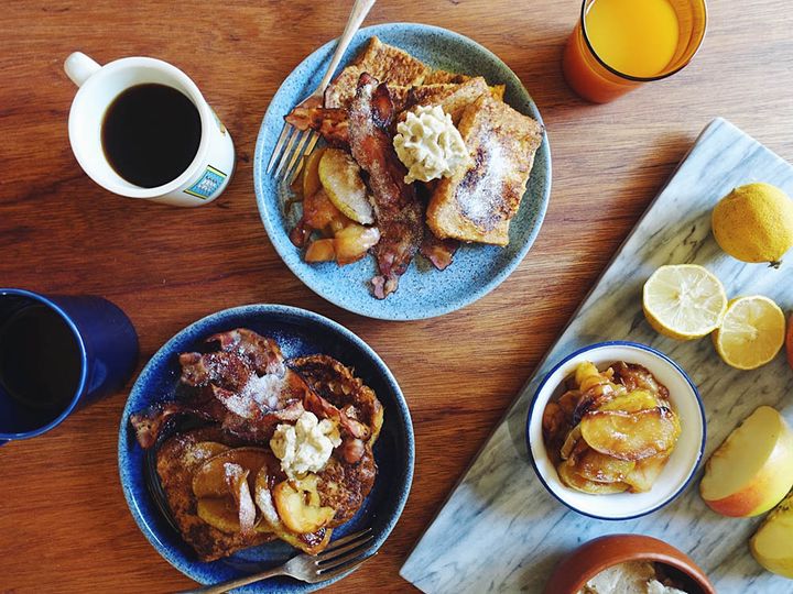 メープルホイップバターのアップルフレンチトースト