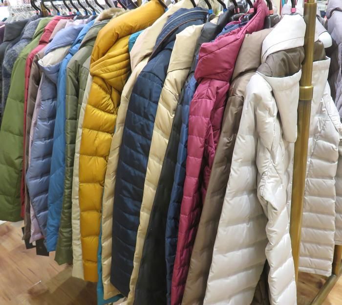 ダウンが陳列されている様子