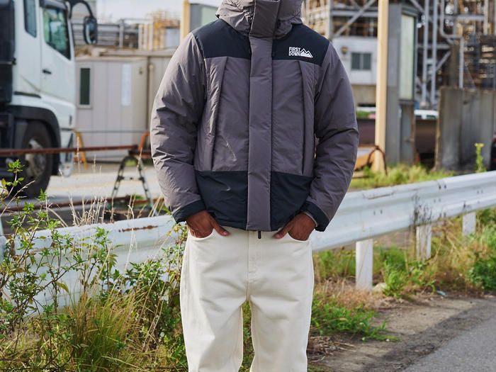ダウンジャケットを着ている人