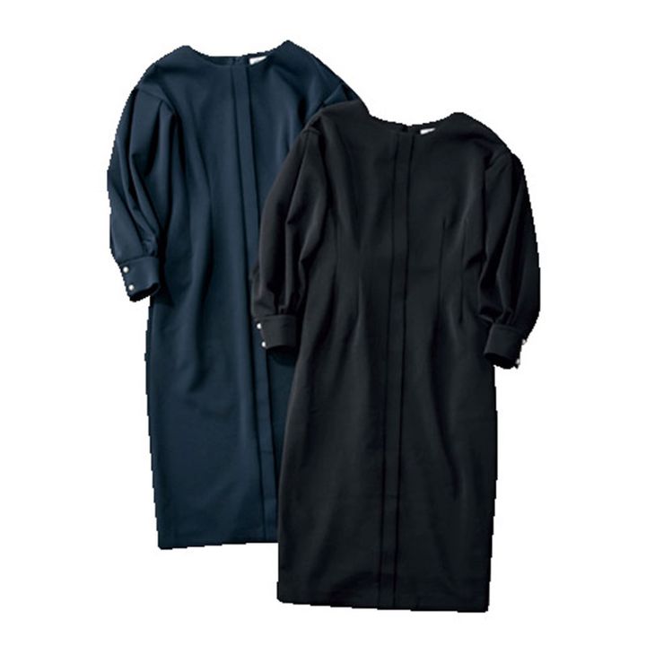 シンプルですっきり着られるフォーマルワンピース