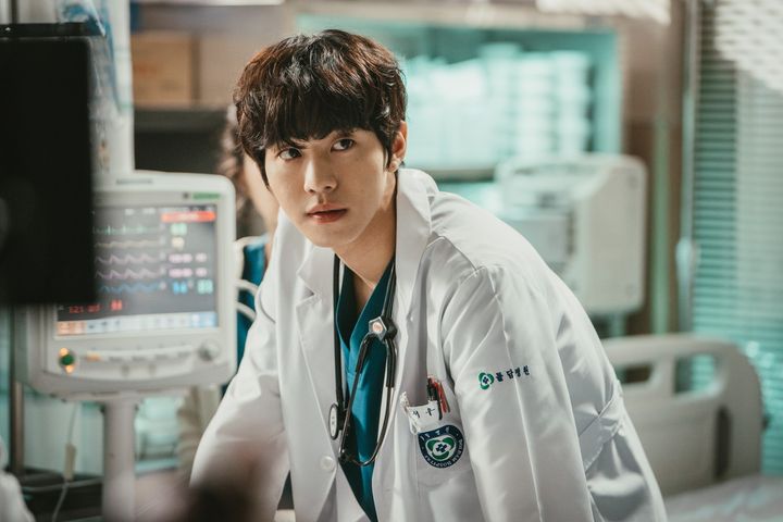 アン・ヒョソプが一匹狼な外科医を好演！ 名優ハン・ソッキュ主演のメディカル・ラブロマンス！