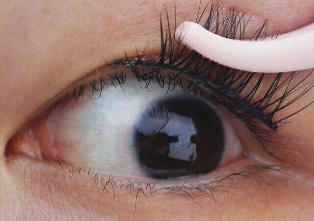 セリアのカーブがあるつけまつげ用コーム付ピンセット