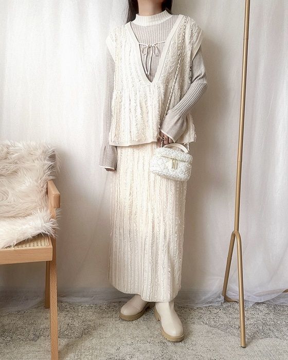 しまむらのアイボリーのフリンジセットアップ