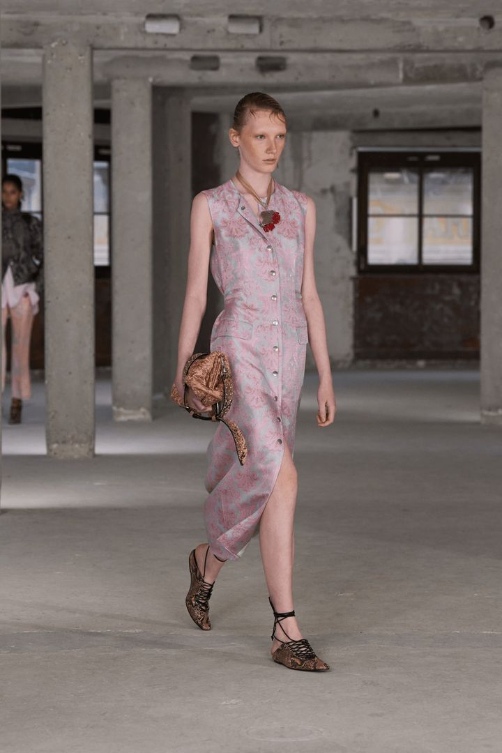 RIES VAN NOTEN 2025年春夏コレクション Photo_ Gorunway.com