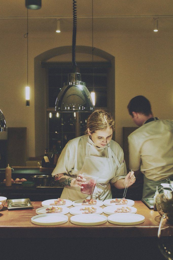 ラトビアで味わう、ヘンプバターと若手シェフの創造力が光るレストラン【トラムのある街】