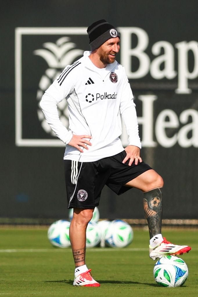 メッシの引退後についてベッカムが意味深発言「彼の足にも水筒にも…」