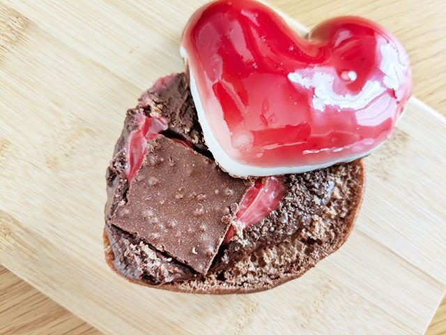 「ミスド×ピエール マルコリーニ第2弾 クールココロ フランボワーズ」の中身