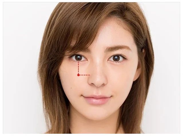 基本のチークの塗り方