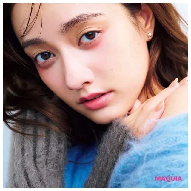 目の下チークで儚げ印象に