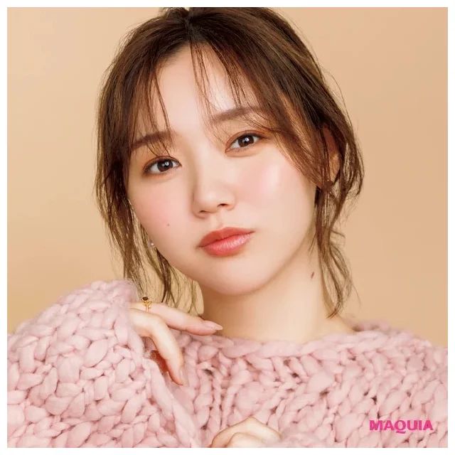 自然な血色チークで全方位モテするあざと顔に