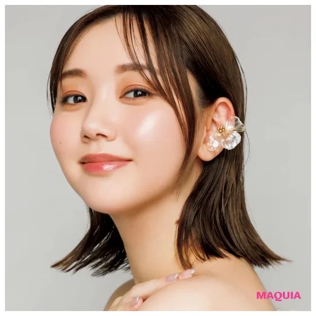 発光系チークの立体感でたるみをリフトアップ