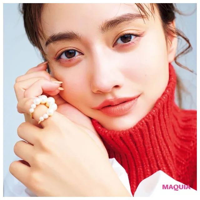 口元チークであざと顔に