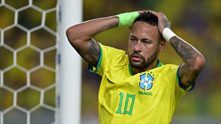 母国復帰の32歳ネイマール、99パーセント以上減の給料は「第三GK」並み！？