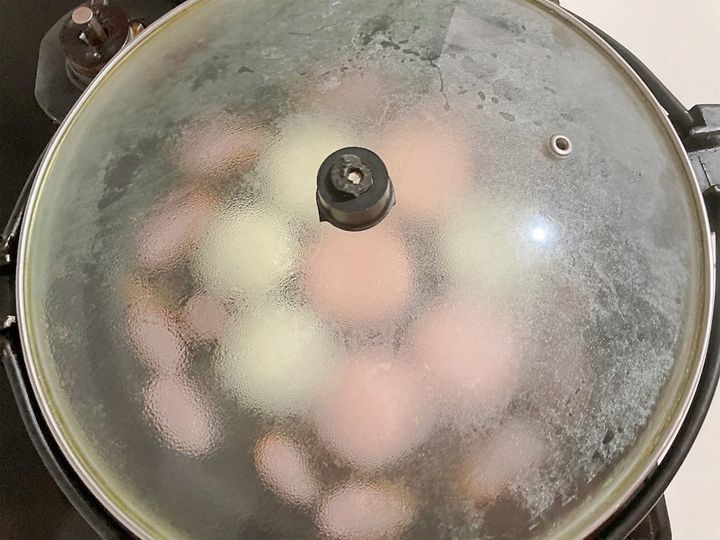 フタをして焼く様子