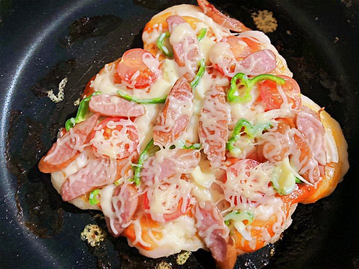 焼きあがった餅ピザ