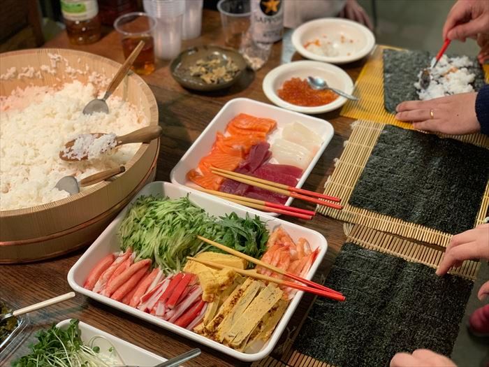 なかなかシュール。節分は、恵方に向かい黙って丸かぶり！ 恵方巻の余った具でスパゲッティも【我が家のごはん日記／はらぺこめがねのアトリエめし】の画像1