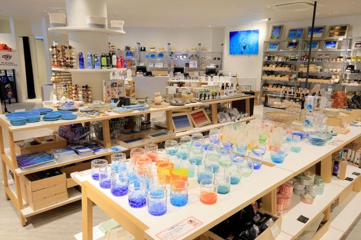 カラフルな雑貨みやげ