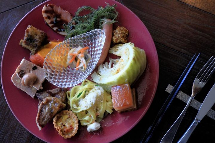 皿に盛られた料理